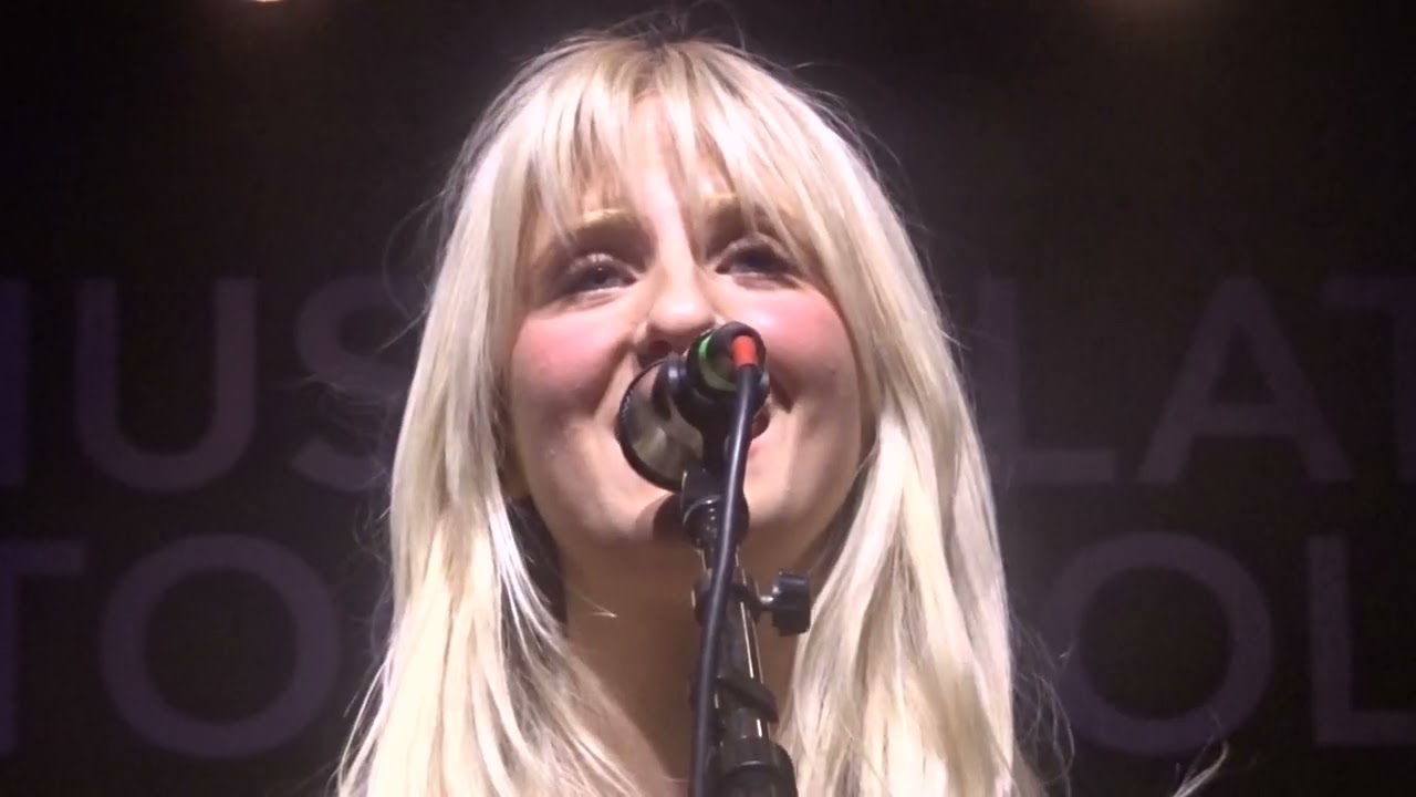 Fanny Avonne Ringar på Vatten + Intervju Stockholm Studio4 Radiohuset 260130