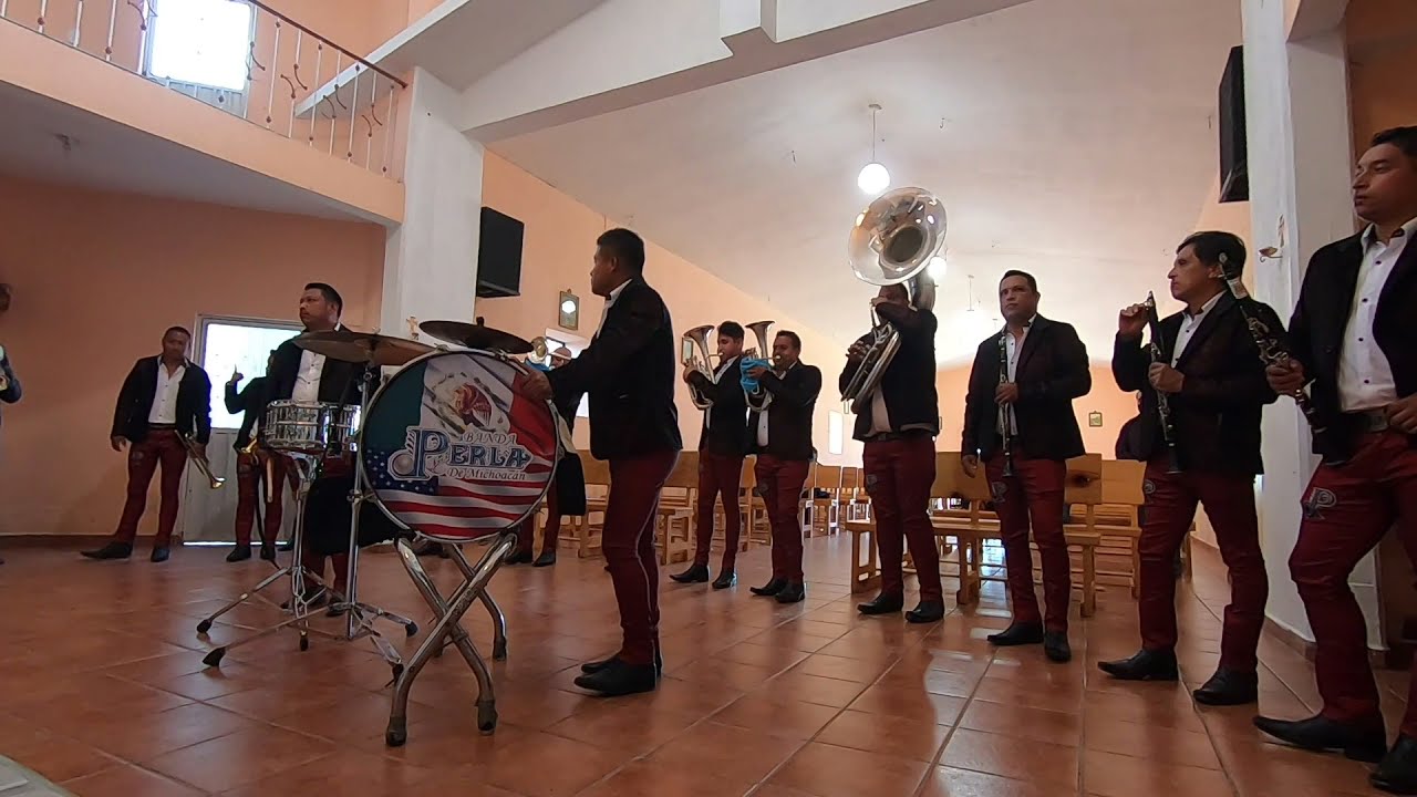 Popurrí de mañanitas | Banda Perla de Michoacan
