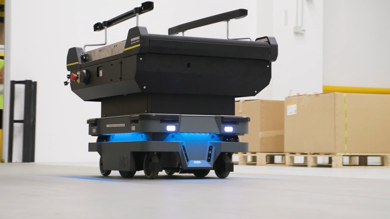 MiR250 with Interroll Conveyor Module optimizes internal logistics