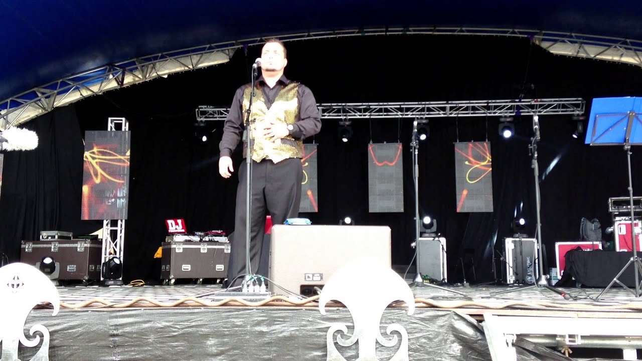 Cameron Galbraith Main Stage Atamira 2013 001