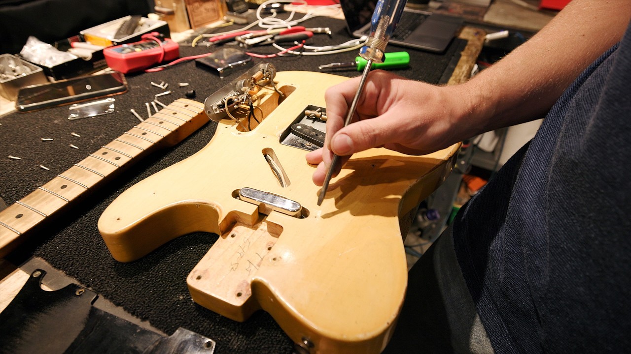 Эксперт по гитарам проверяет Fender Telecaster 1952 года!