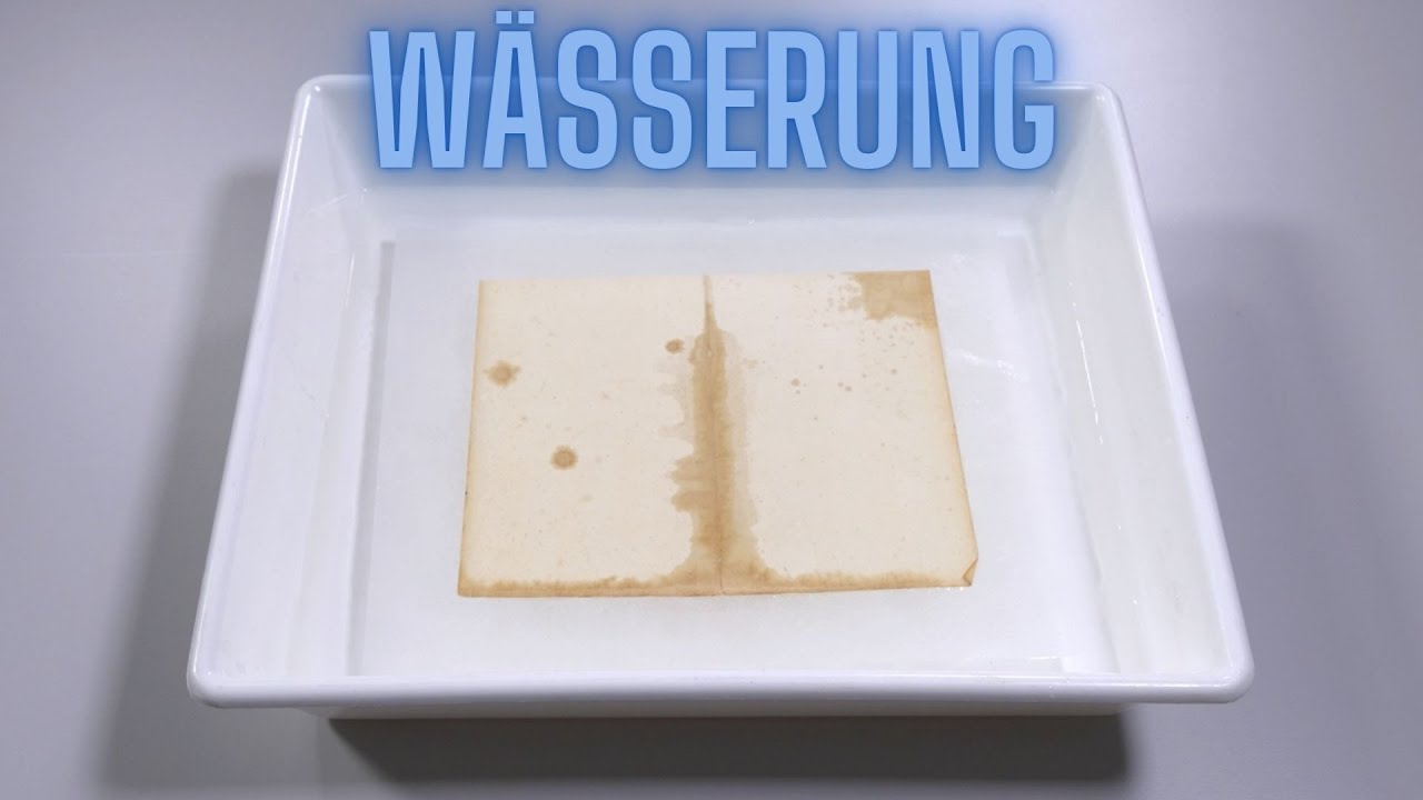 Wässern von Papier im Bad