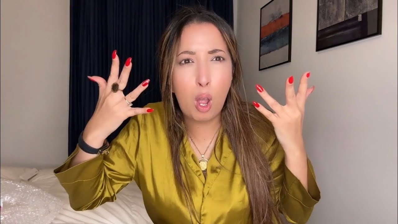 Elle se fait michetonner par un bledard et toute sa famille