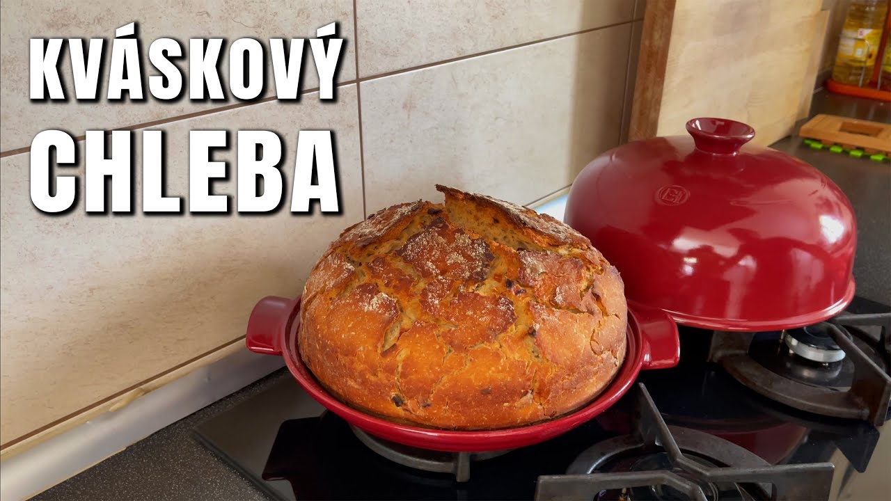 Domácí Kváskový Žitno-Pšeničný Chleba s opraženou Cibulkou