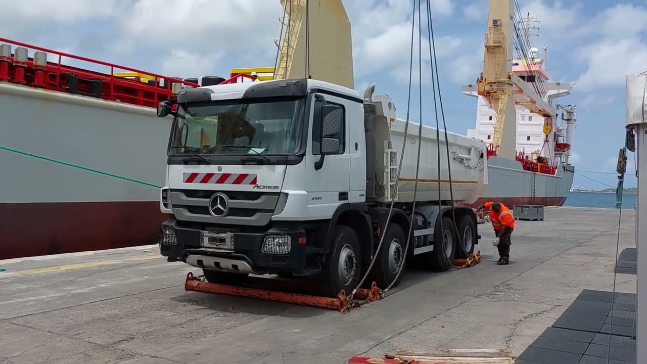 Mercedes-Benz Actros 4141 8x4 rock dumper arrival in Saint-Martin