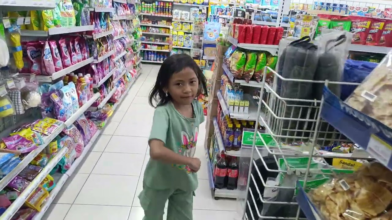 Arsyla dan kak shavira paling suka shoping belanja jajanan
