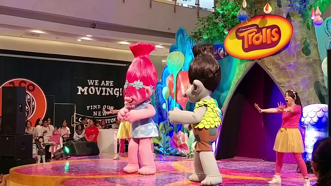 Trolls at Central Park Mall