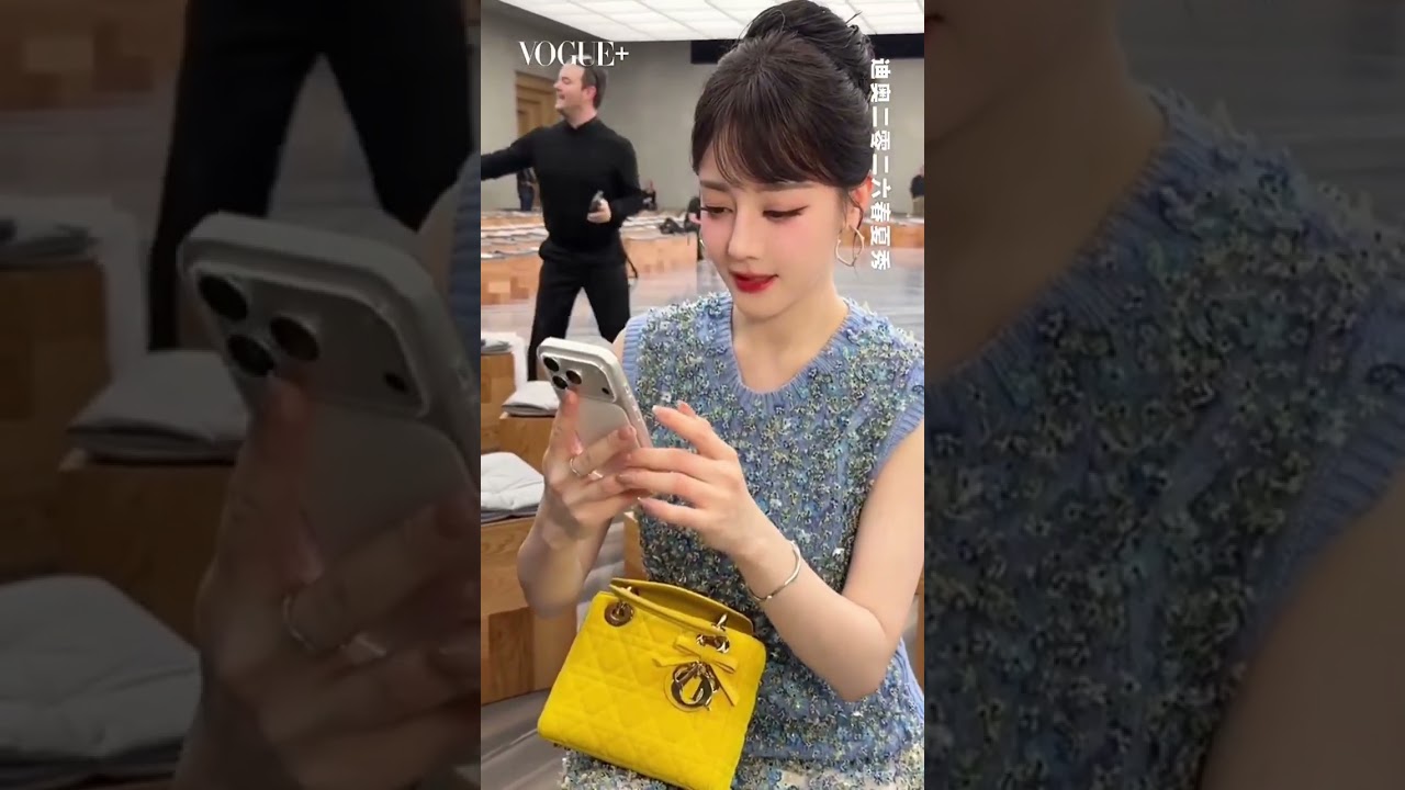The first thing Dilraba want to do after get off work is take off her high heels #dilraba#dilireba