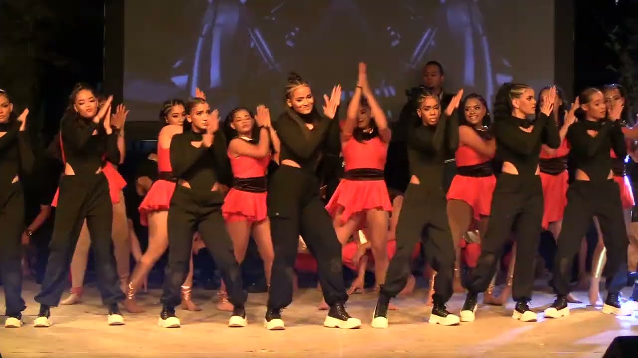 Baile promoci&oacute;n CEDB. LIGHTRIX 2024