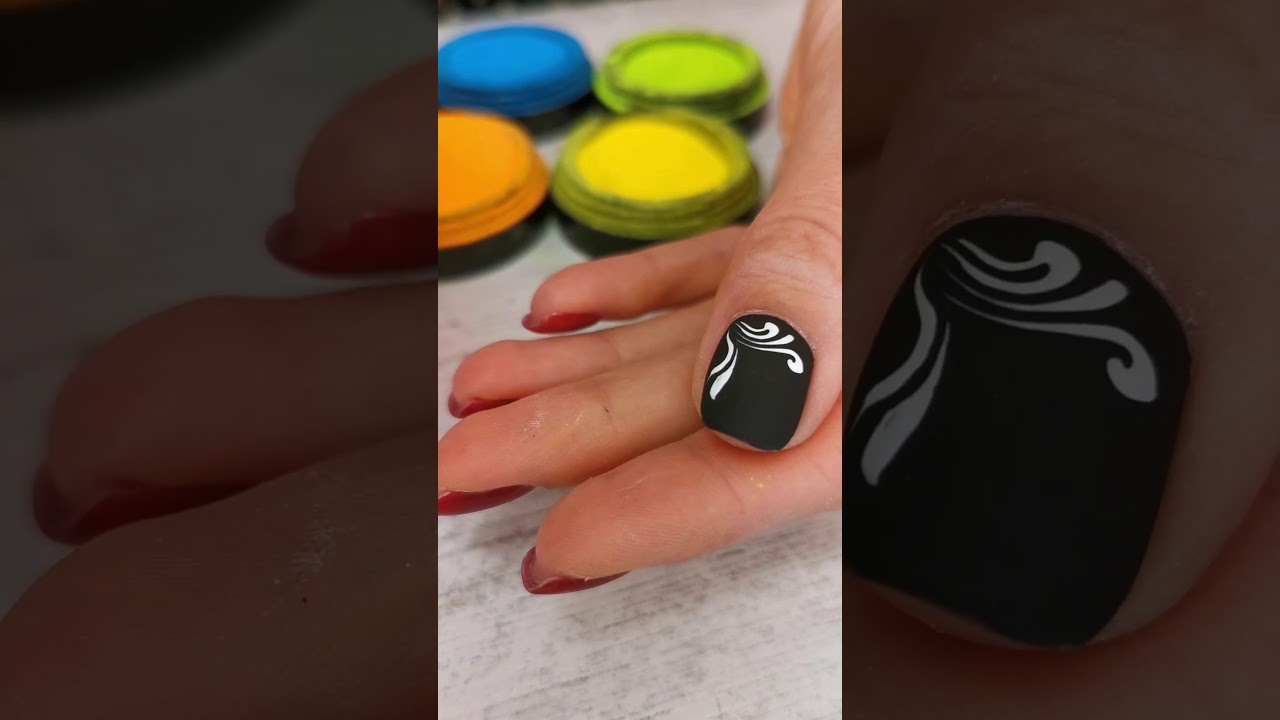 Дизайн с цветни акрилни пудри