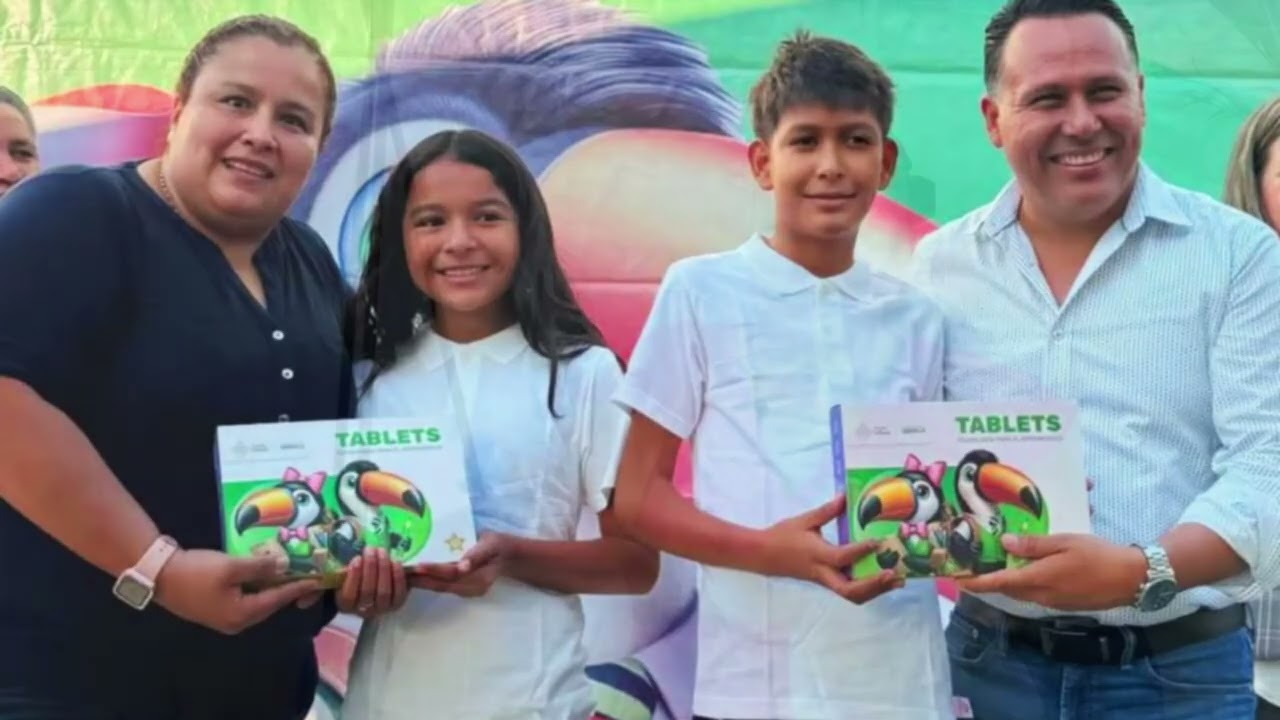 Mtra. Nelly Caro  Directora de Educación Pública de Puerto Vallarta