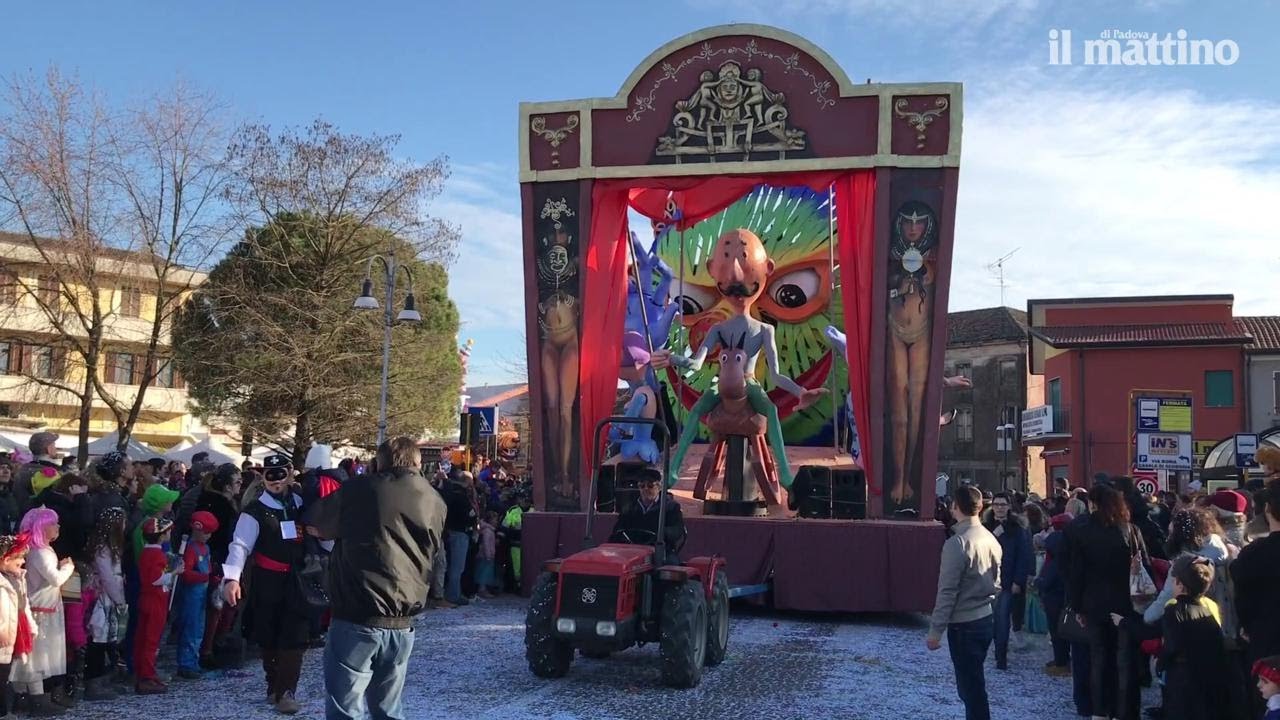 La magia dei carri al carnevale storico di Casale di Scodosia