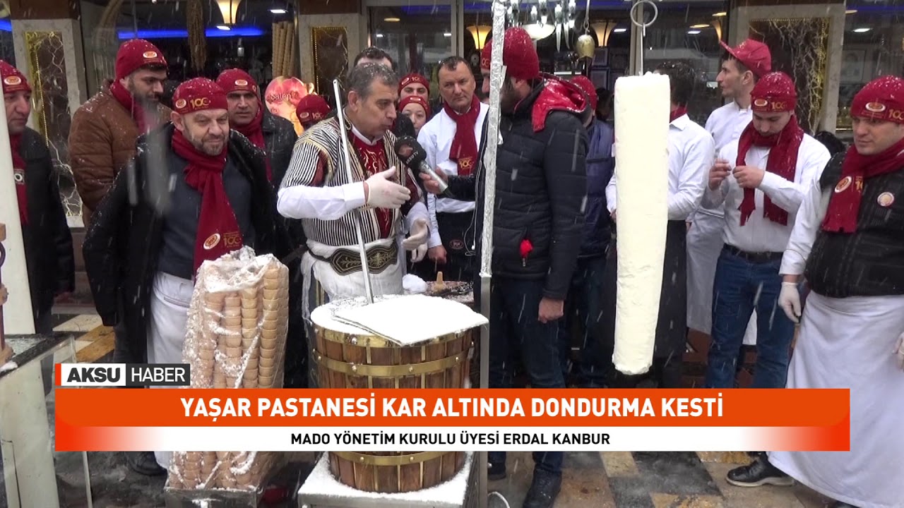 Yaşar Pastanesi Kar Altında Dondurma Kesti
