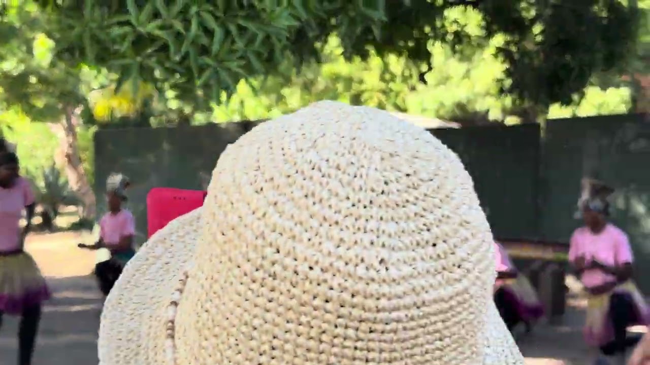 Wabantu entertainment group ndani ya makumbusho village ku burudisha kundi kubwa la watalii 