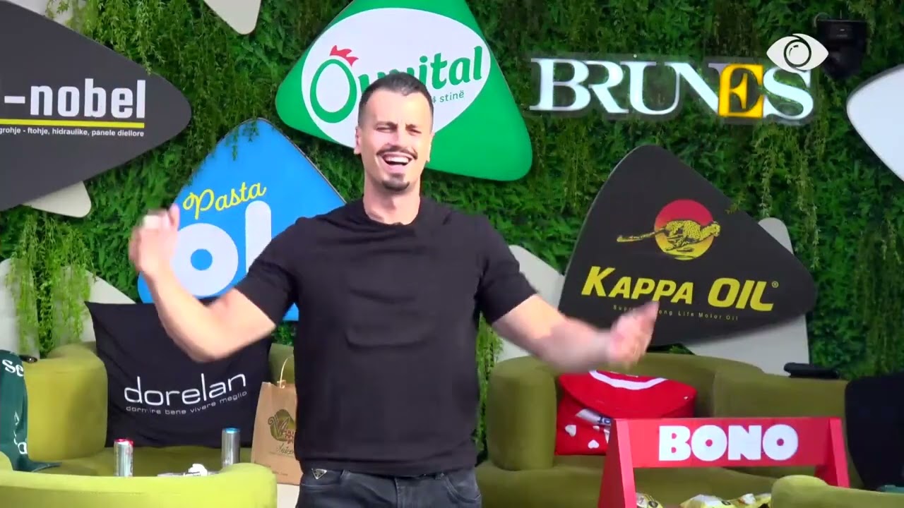 Momente pozitive, banor&euml;t shijojn&euml; muzik&euml;n n&euml; oborr - Big Brother Albania VIP 5