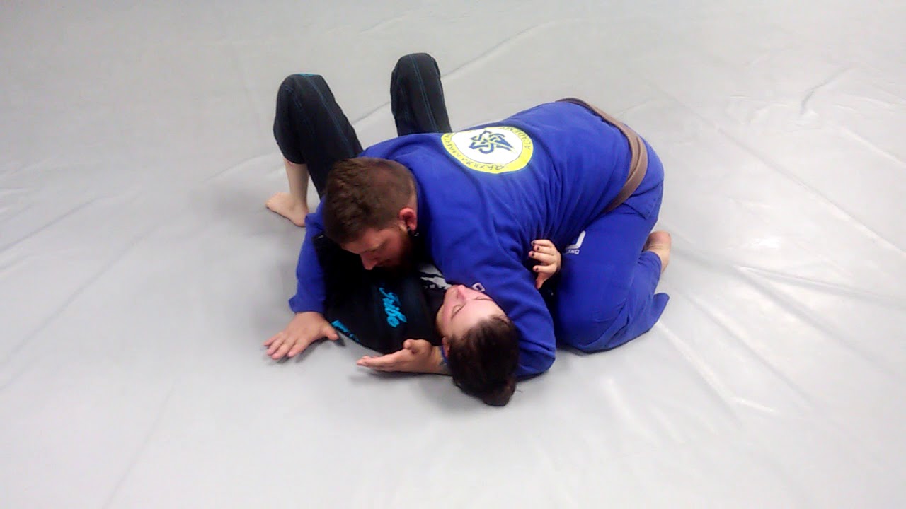Headquarters pass (smashing leg drag)