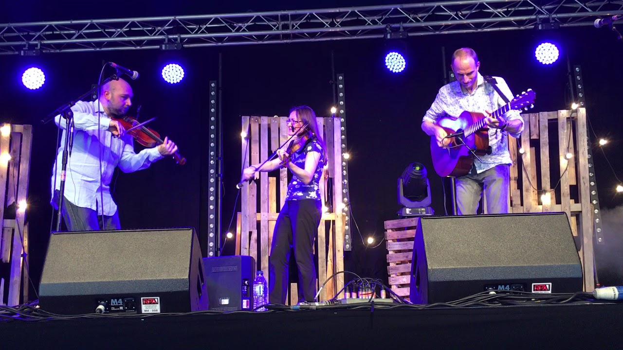Alma at Towersey Festival