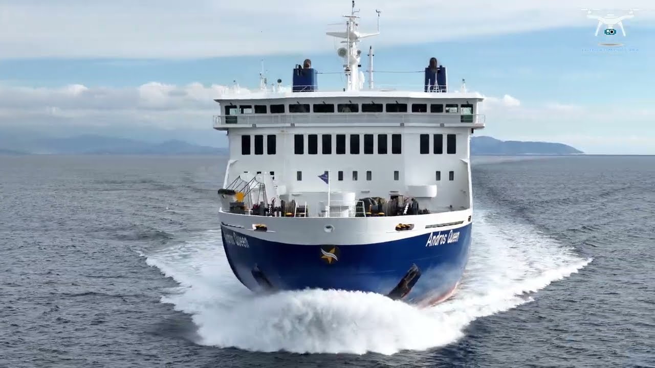 Andros Queen: Άφιξη και μανούβρα στη Ραφήνα !