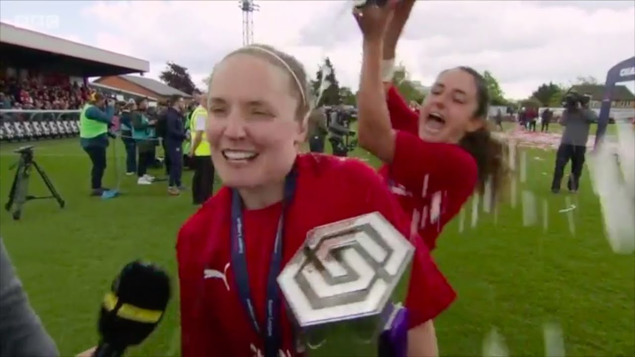 daniëlle van de donk being chaotic for 5 minutes and 27 seconds #4