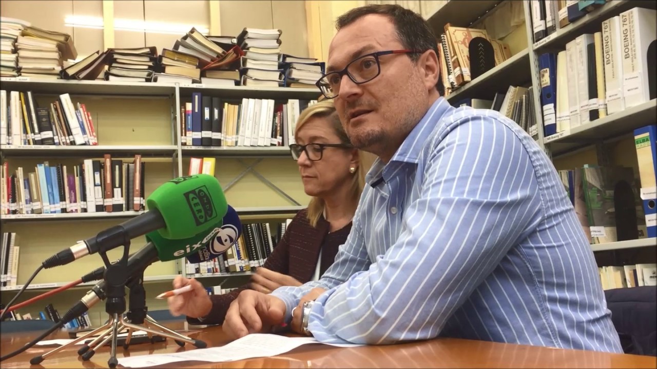 Roda de premsa de Neus Lloveras i Juan Luís Ruíz sobre la crisi de govern a l'Ajuntament de Vilanova