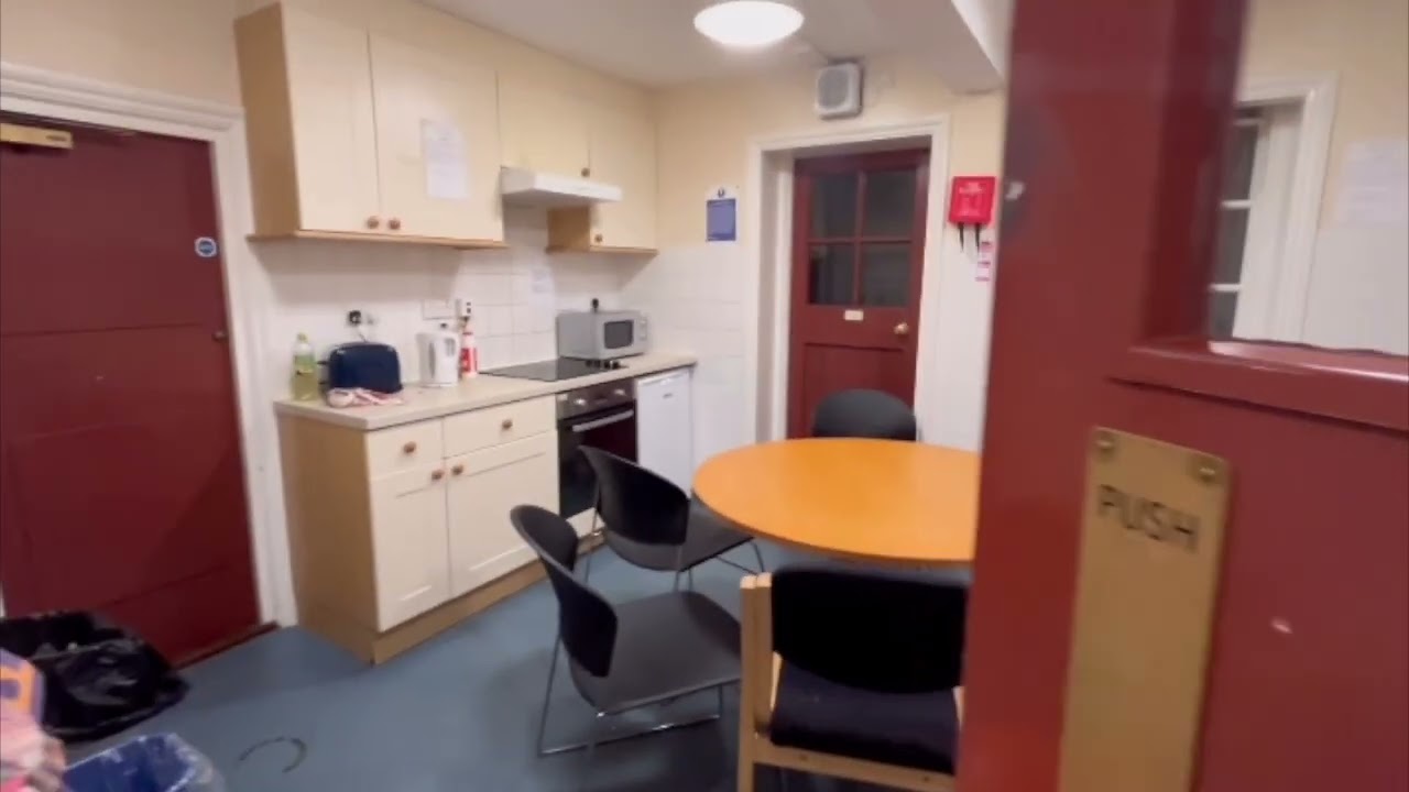 What's the accommodation like at University College, Oxford? Take a 2 minute tour!