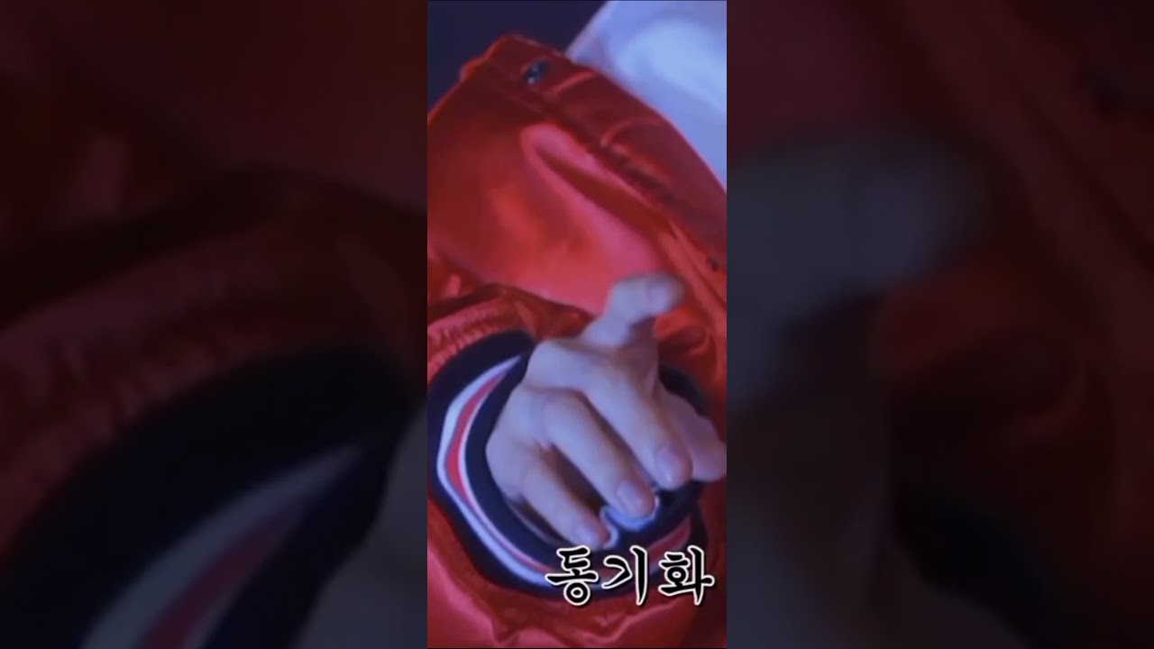 Moonbyul doesn't know why she has this habit, but we all love it #mamamoo #moonbyul #kpop