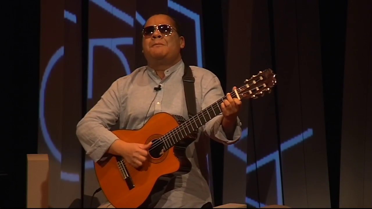 ¿Cómo imagina la música una persona ciega? | Gladston Galliza | TEDxUPValència