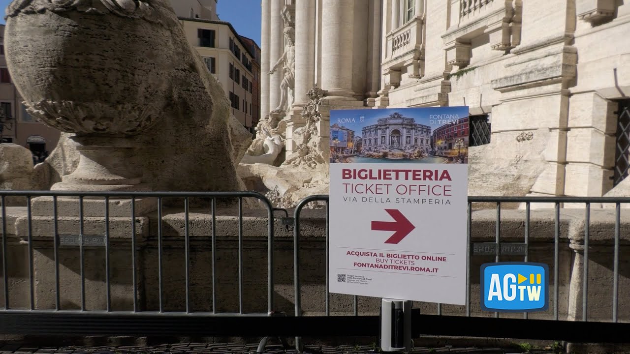Fontana di Trevi a pagamento, i visitatori: «Due euro non sono tanti»