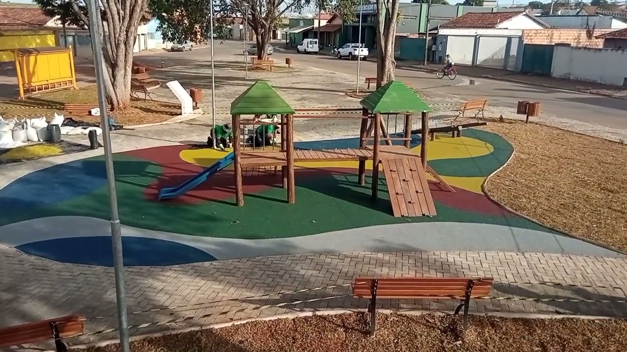 Praça Pedro Alves Borges obras terminando a obra do parquinho chegando ao fim obra quase concluída