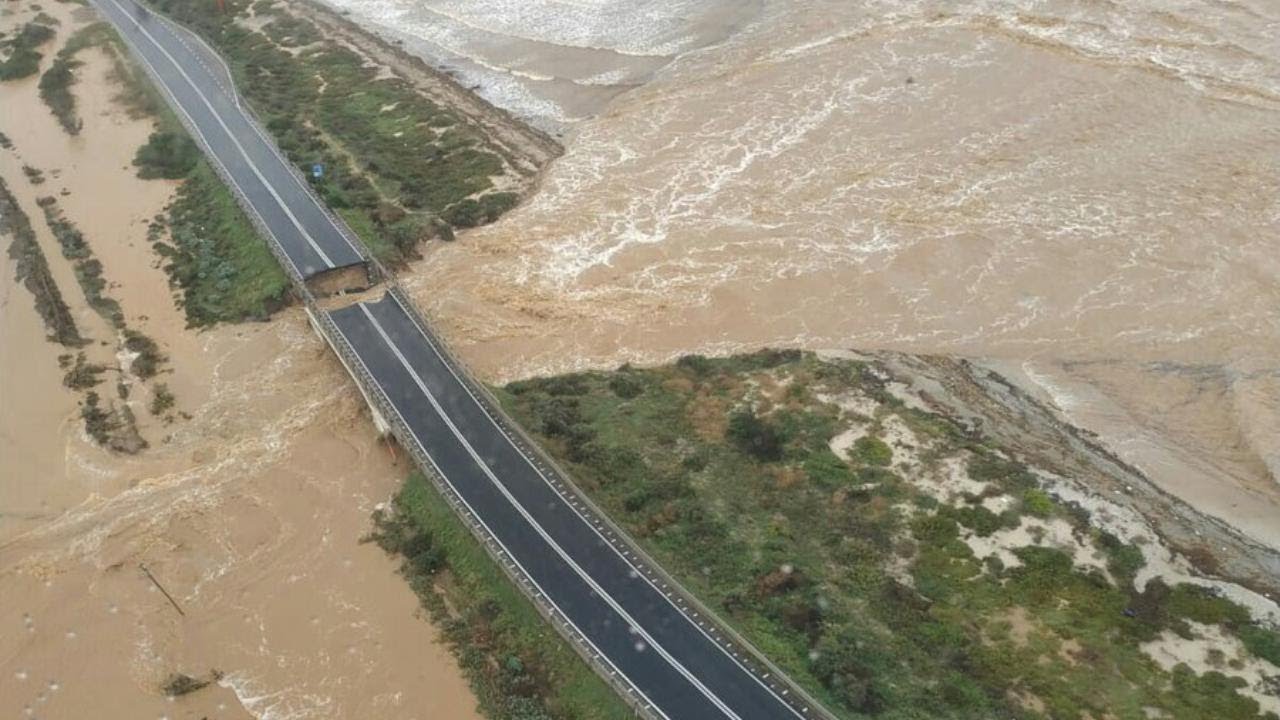 Maltempo in Sardegna, il ponte crollato ripreso dall'alto