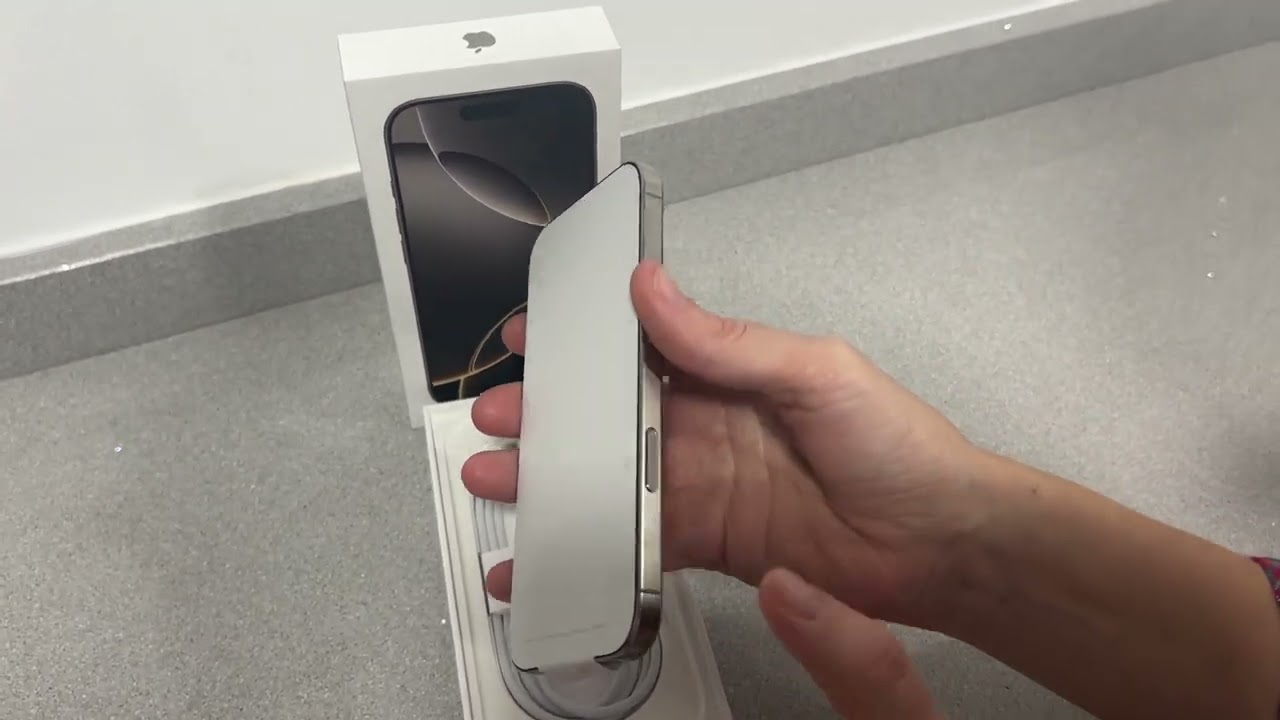 Покупаем в Розетка  iPhone 16 Pro распаковка