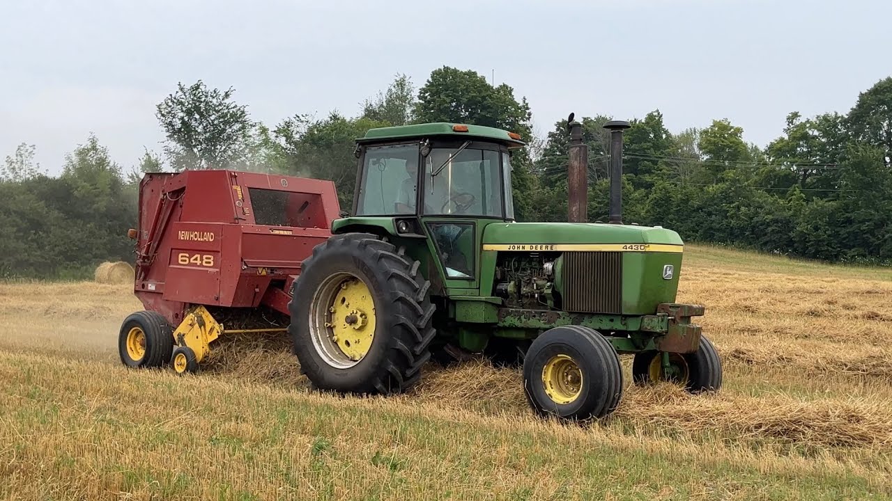 John Deere 4430 Baling Straw