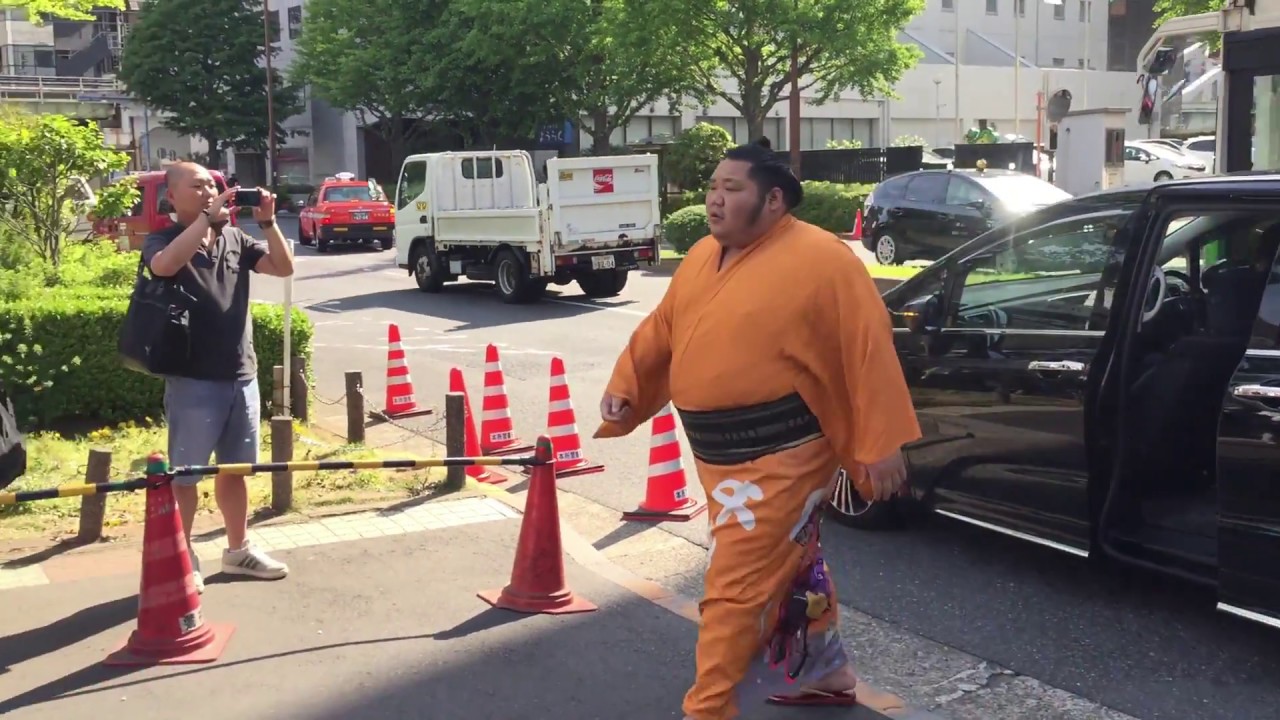 Ryogoku Kokugikan and Sumo Wrestlers Arrive for the May 2018 Tournament