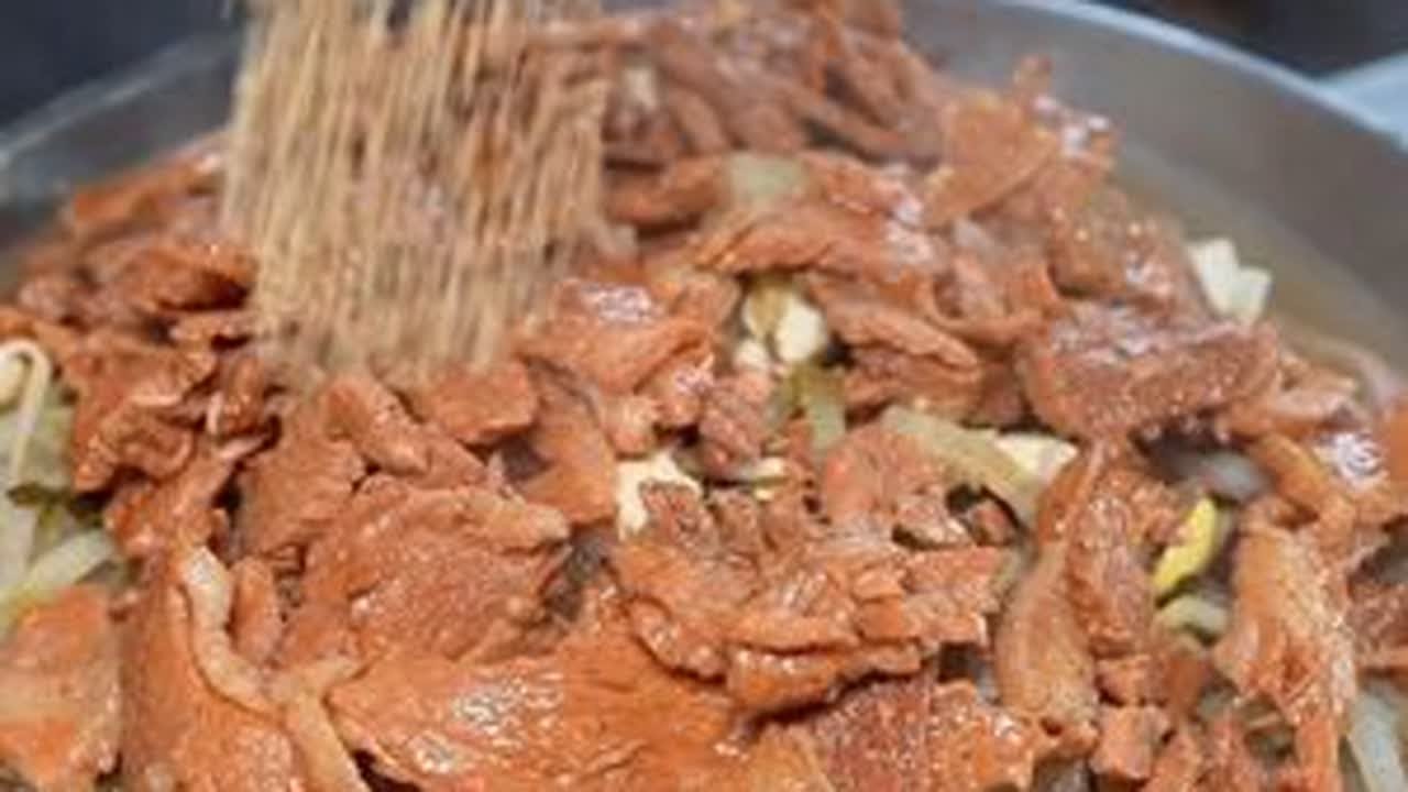 上次打卡了金村火锅饸饹后，很多朋友推荐隔壁的酸菜炖肉黑圪条，今天也终于打卡了。今日消费17元。#地方特色美食 #晋城美食 #黑圪条 #山西美食 #好好吃饭大赛