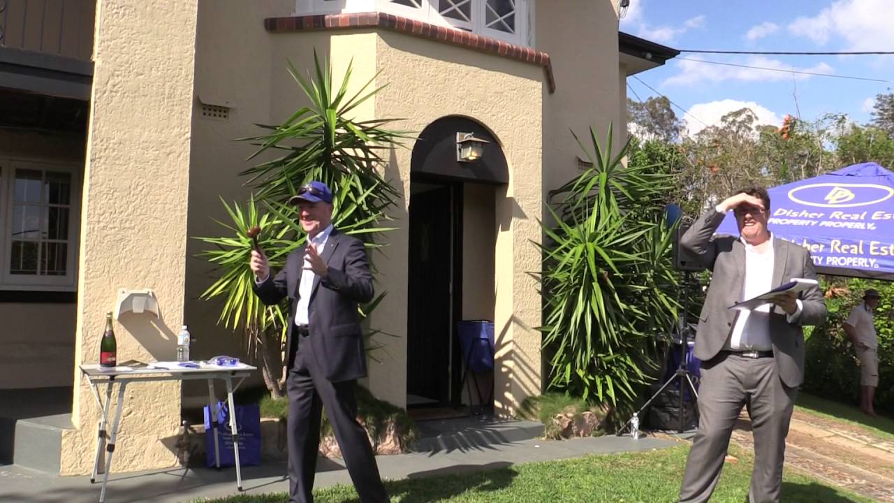 Auction at 20 Warrawee St, Toowong, Queensland, Australia