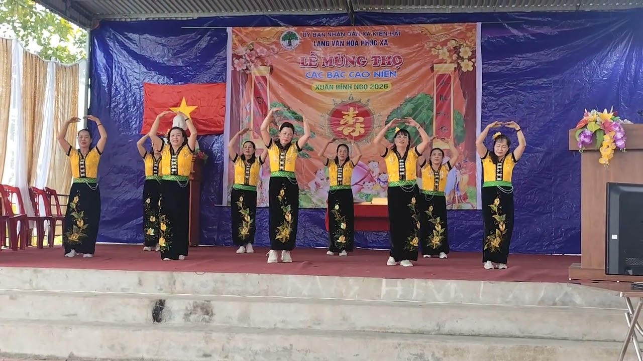 Nhảy hoa núi thôn phúc xá 