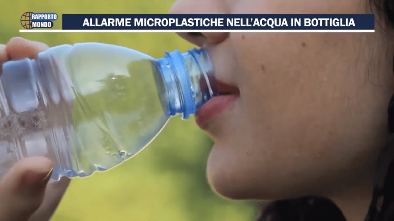 Allarme microplastiche nell'acqua in bottiglia. L'esperta: 