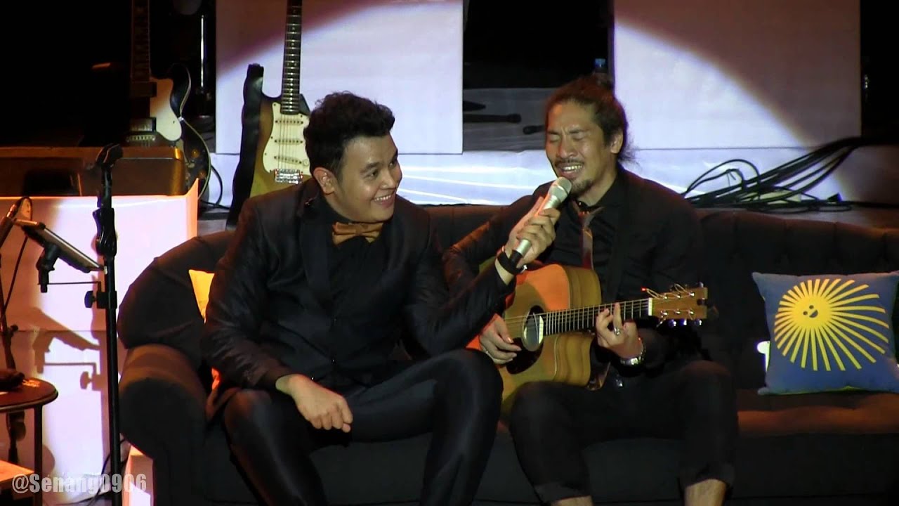 Tulus ft. Hiroaki Kato - Sepatu (Japanese Version) @ Konser Gajah Tulus [HD]