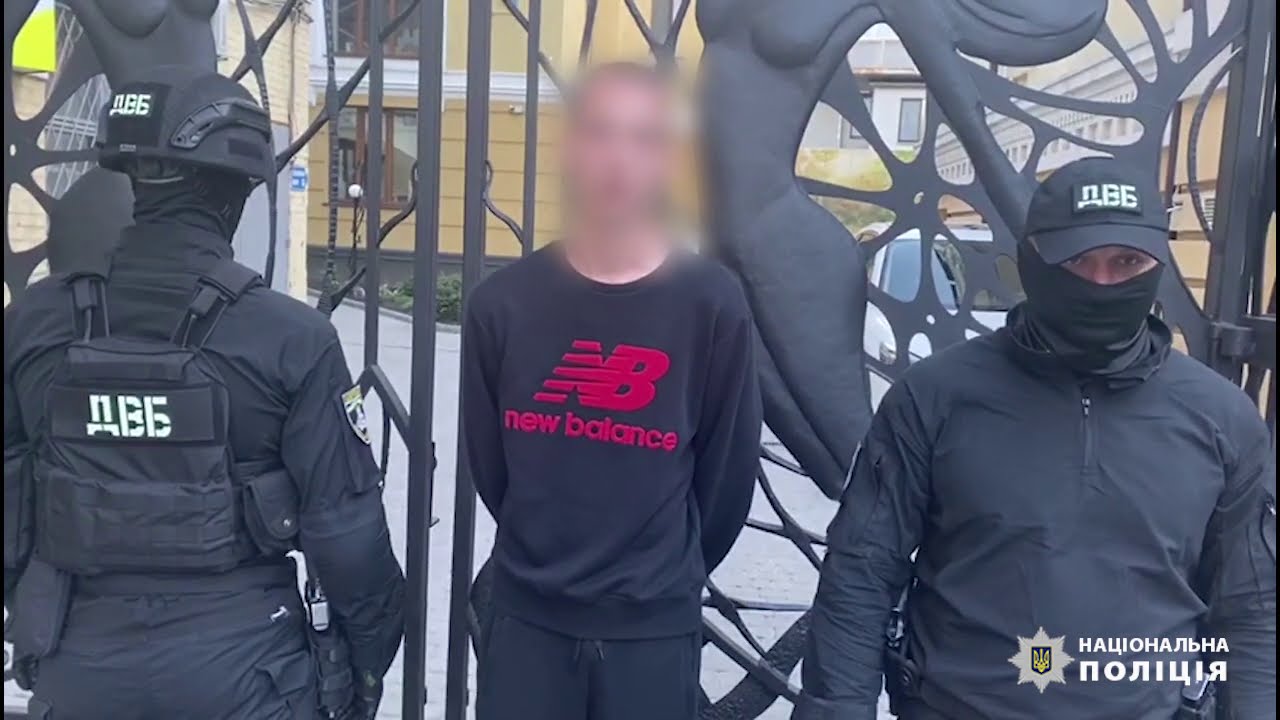Внутрішня безпека поліції затримала псевдополіцейських, які працювала на кримінального «авторитета»