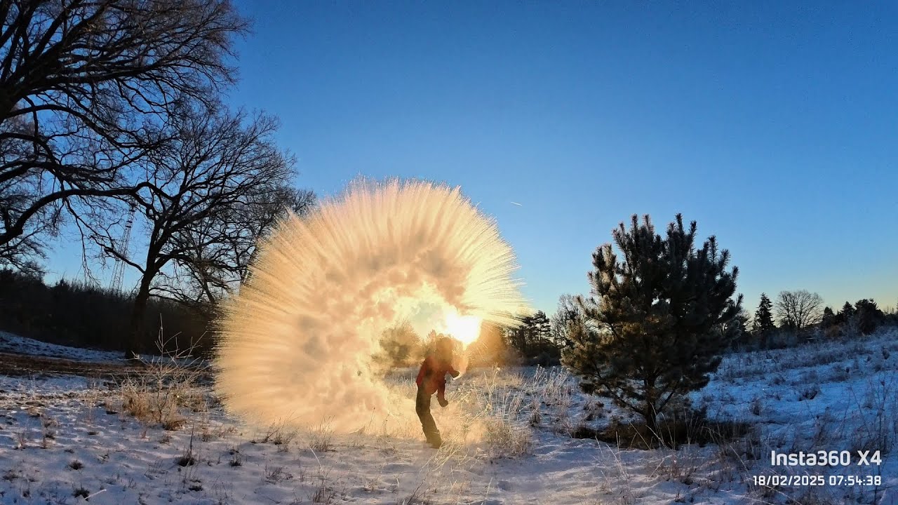 Ice cloud based on the Mpemba effect - minus 16 degree celsius