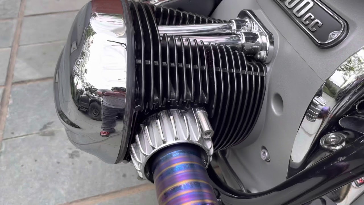 BMW R18 with Akrapovic & Custom Header