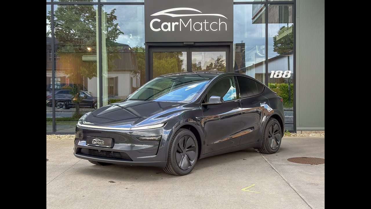 Tesla Model Y Long Range RWD in Stealth Grey @ CarMatch