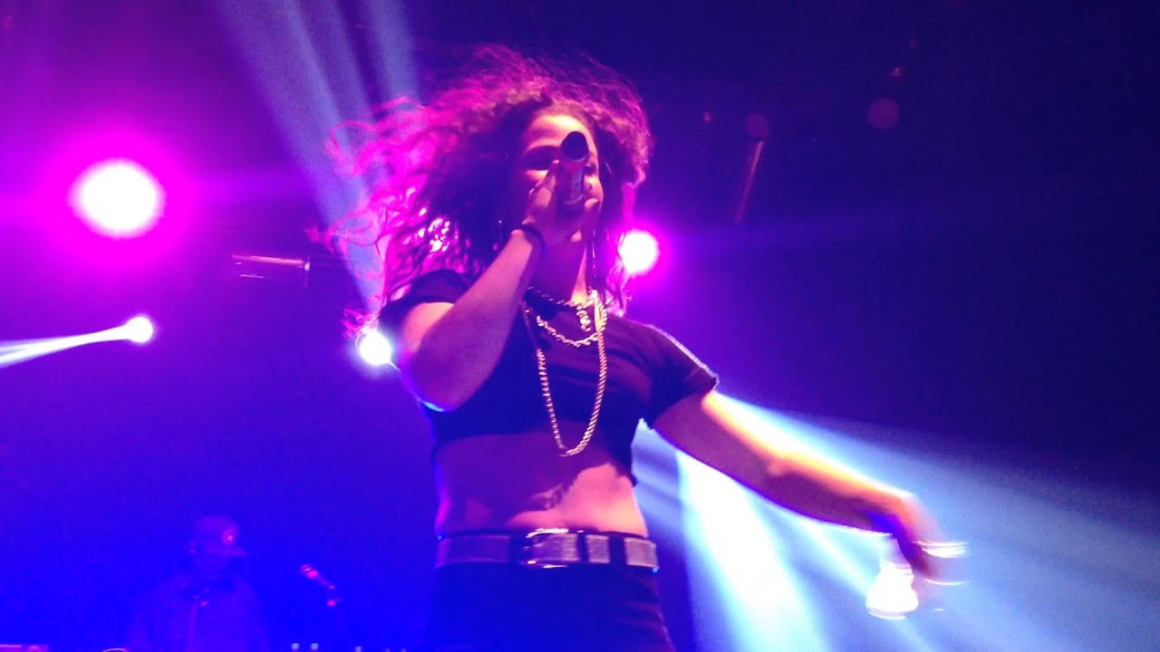 Flora Matos (MUSICA INÉDITA) Além de você, só eu e ninguém mais - 27/08/15 na Clash Club