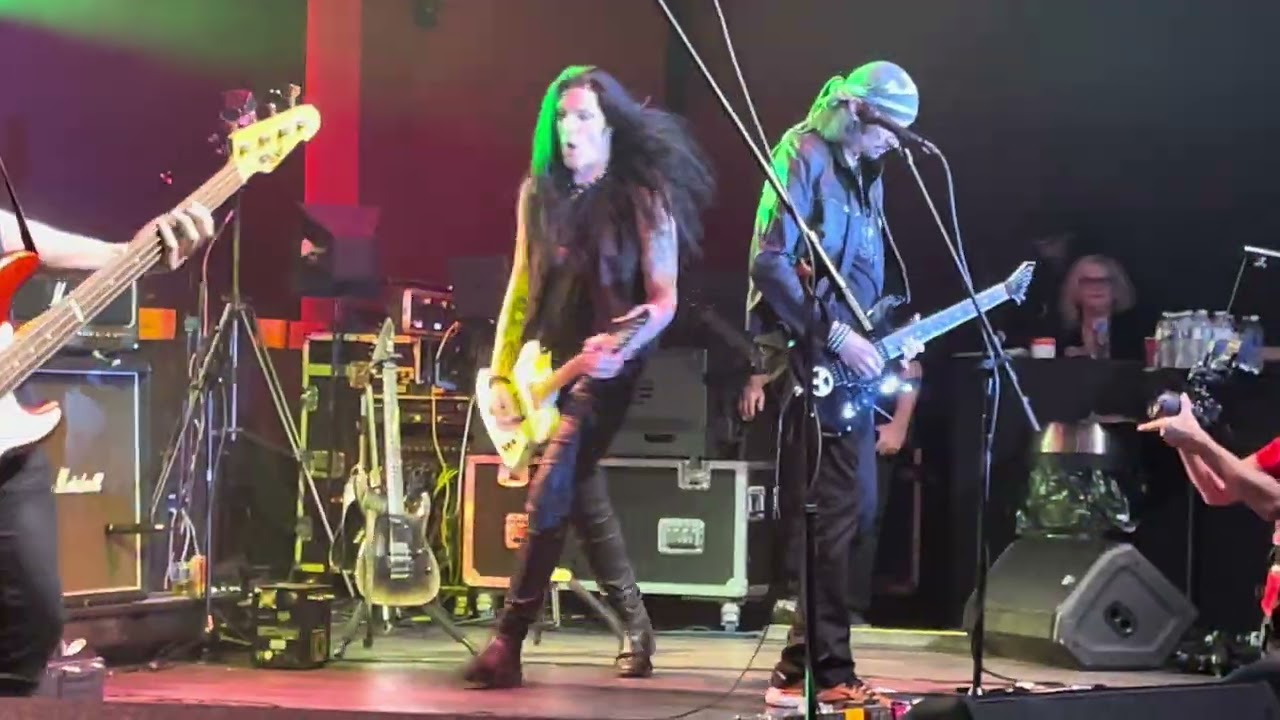 KISS - Eric Singer Bruce Kulick - Larger Than Life. KISS Cancer Goodbye Sarasota,Florida 12/7/2024