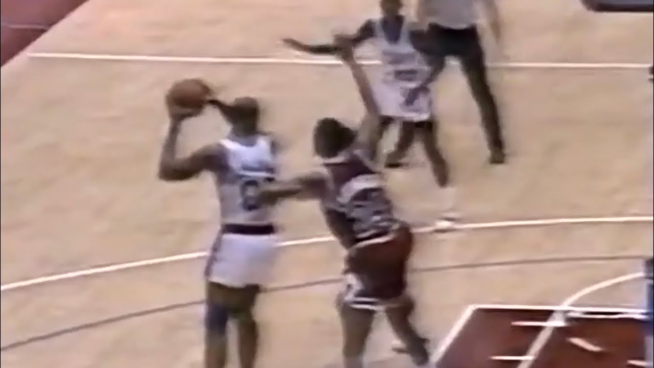 Benoit Benjamin (26pts/13rebs/5blks) vs Bill Cartwright (22pts/8rebs) (1988)