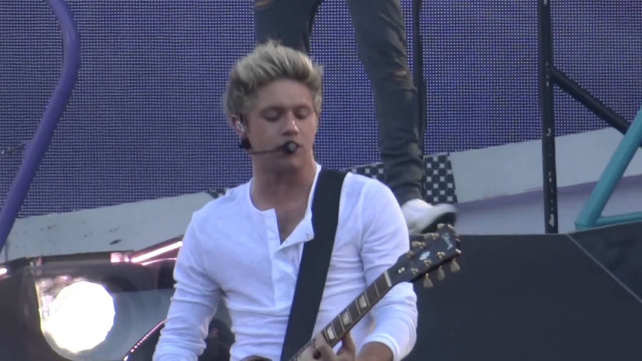 Intro + Clouds -  One Direction - OTRA - Brussels 13/06/2015