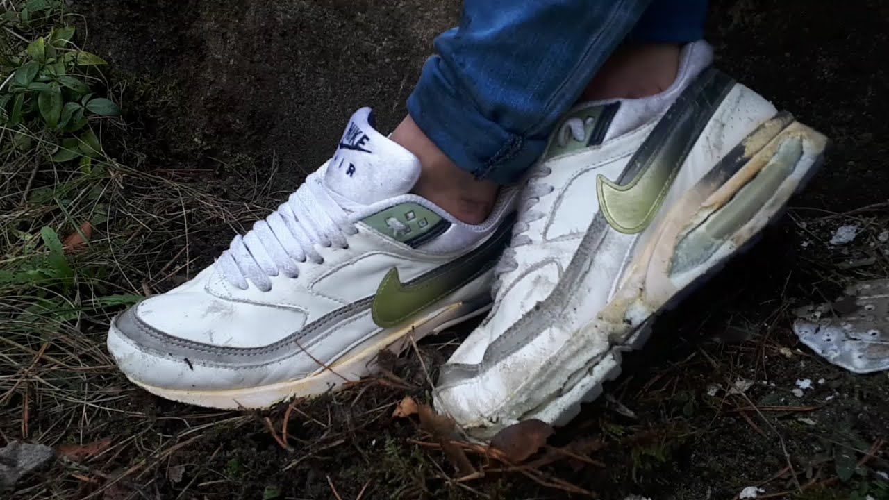 Her Nike Air Max BW scratched hard to trash.😛😛😛😛😈😈😈😈