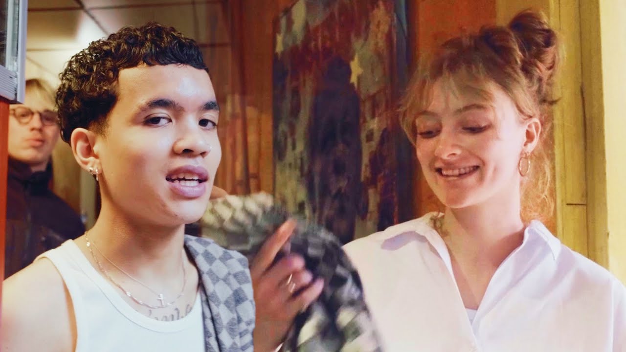 Froukje & Hiltje gaan de bediening in [Cirkels — BTS]