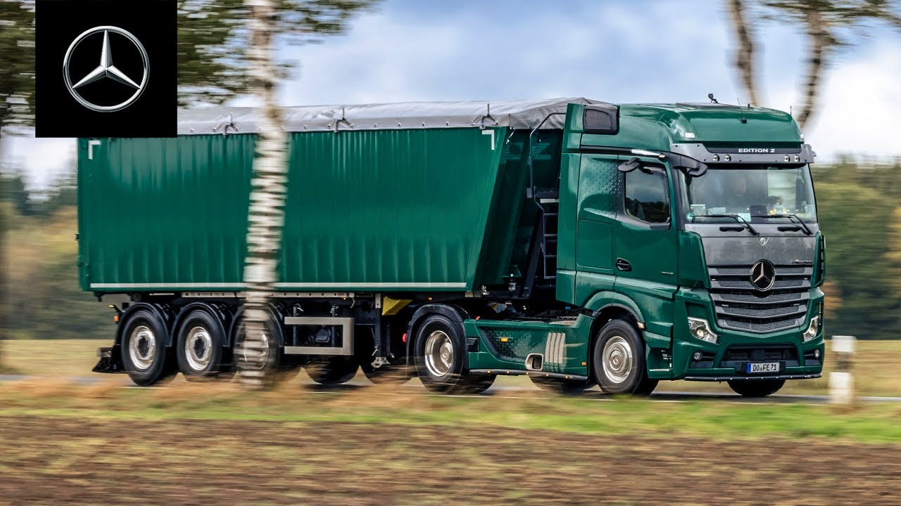 Actros Edition 2: Off-road operation in the forest | Mercedes-Benz Trucks