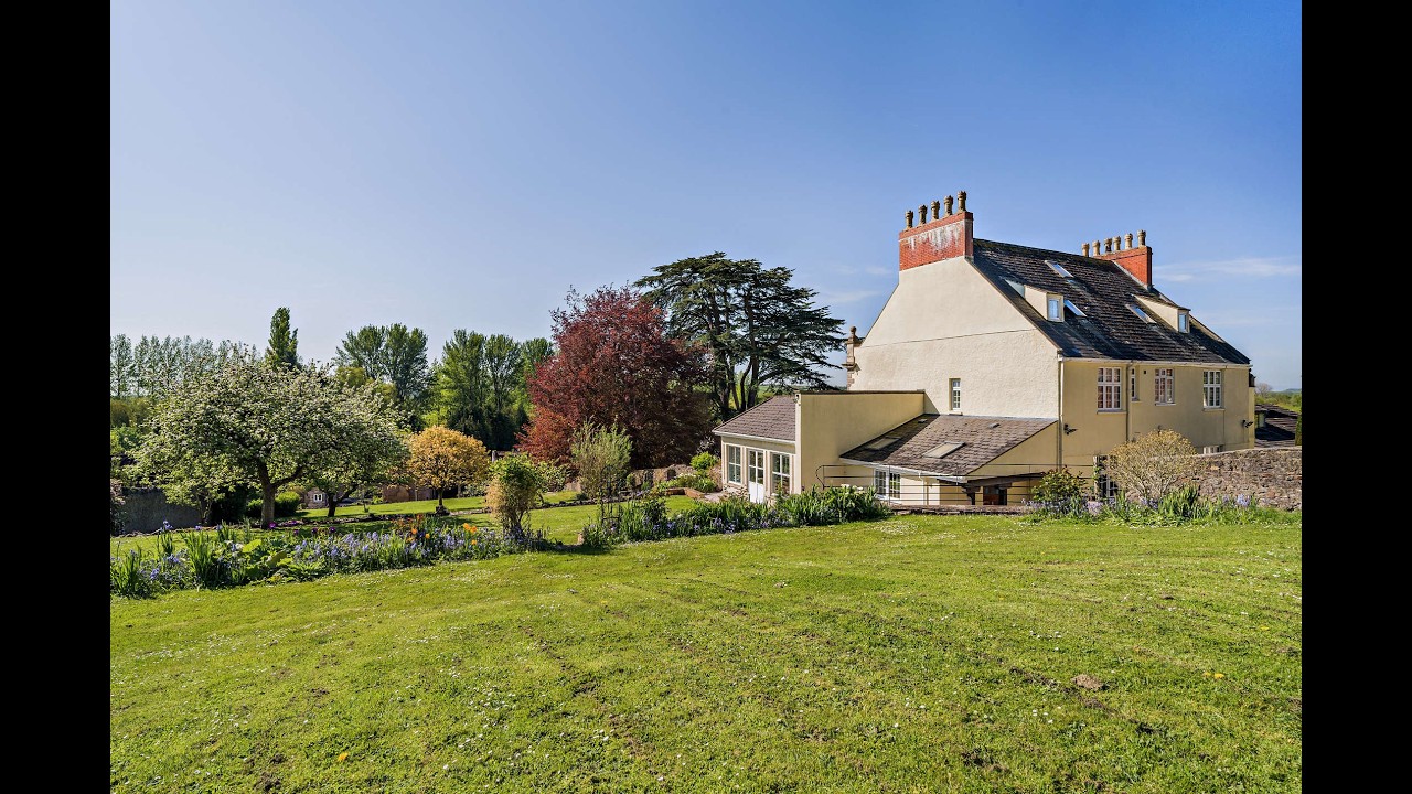 A £1.25m Georgian Dream in Somerset | 7 Bedrooms & Outbuildings